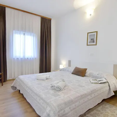 דירה Zweizimmerwohnung Mit Grosser Terrasse In Grupija By Interhome