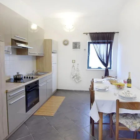 Apartmán Zweizimmerwohnung Mit Grosser Terrasse In Grupija By Interhome Crveni Vrh